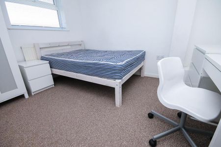 4 bedroom apartment to rent - Photo 5