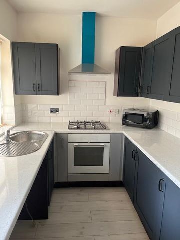 2 bedroom terraced house to rent - Photo 4