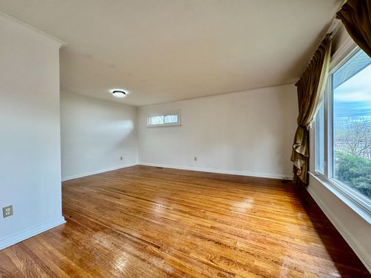 For Lease - 29 Bayview Parkway, Newmarket, Ontario - Photo 1