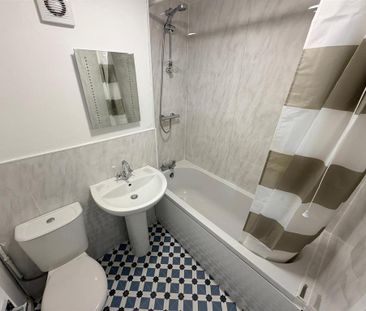 2 bedroom flat to rent - Photo 6