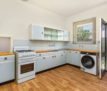 Prime Location! - Photo 6