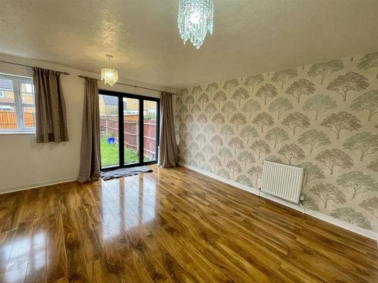 3 bedroom end of terrace house to rent - Photo 1