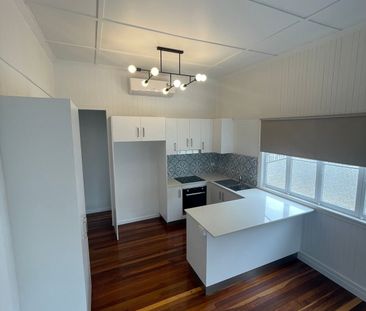 Welcome to 2/42 Macrossan Street - a neat and comfortable townhouse... - Photo 5