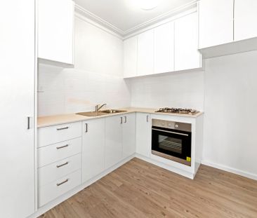 Elevated One Bedroom Apartment - Photo 3