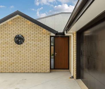 Gorgeous Brand New Home - Photo 5