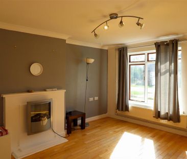 3 bedroom end of terrace house to rent - Photo 1