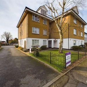 Buckingham Court, Carlise Road, Romford, RM1 - Photo 2