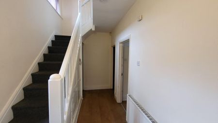 6 bedroom semi-detached house to rent - Photo 2