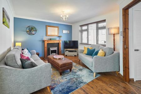 3 bedroom semi-detached house to rent - Photo 2