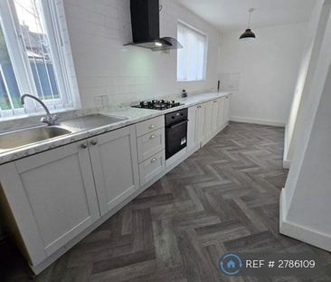 3 bedroom semi-detached house to rent - Photo 6