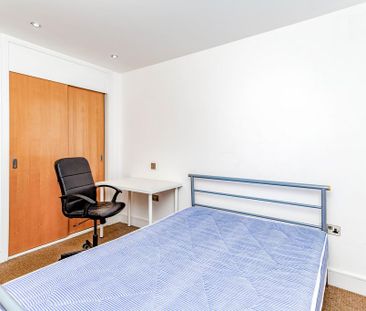 3 bedroom flat to rent - Photo 5