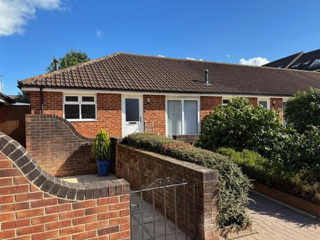 2 bedroom bungalow to rent - Photo 2