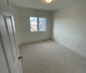 For Lease - 128 Varsity Drive, Welland, Ontario - Photo 1