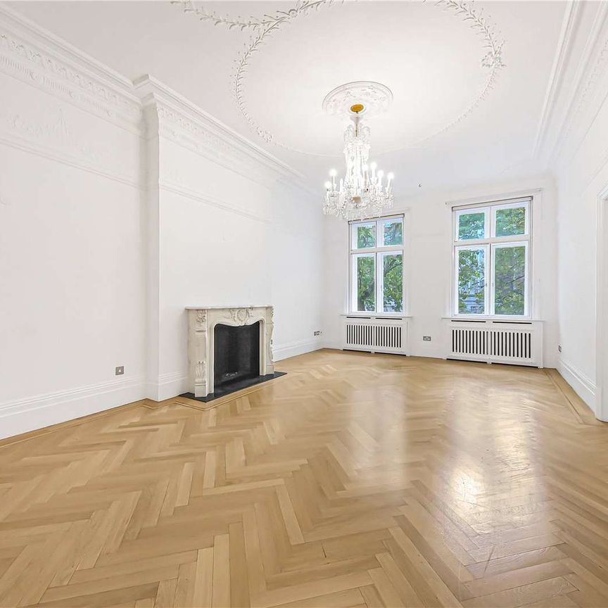 Elegant four bedroom apartment set next to Regents Park and walking distance to Marylebone - Photo 1