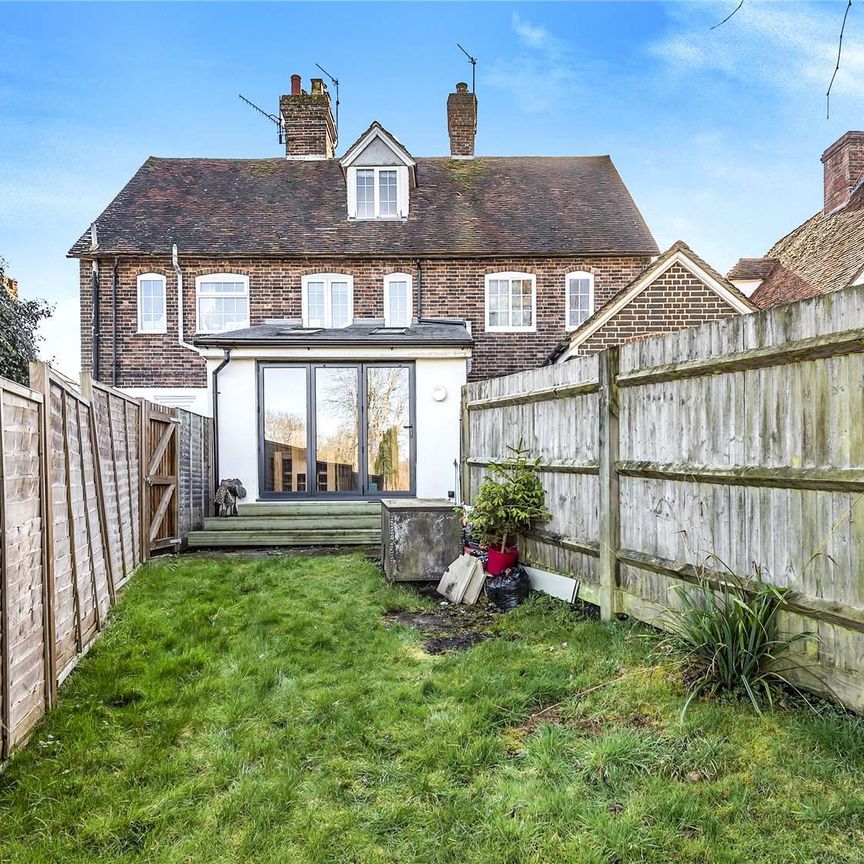 Charming 3 bedroom mid-terrace cottage in a popular village location - Photo 1