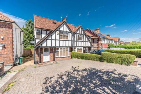 4 bedroom semi-detached house to rent - Photo 3