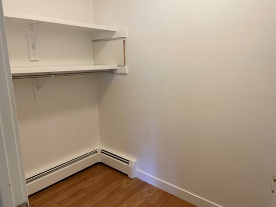 Beautifully Updated 1 Bedroom Apartment - Photo 1