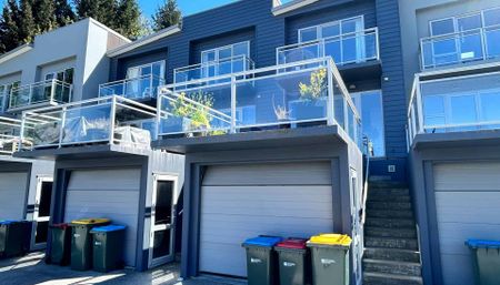 Modern apartment with garage - Photo 3