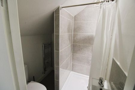 3 bedroom semi-detached house to rent - Photo 4