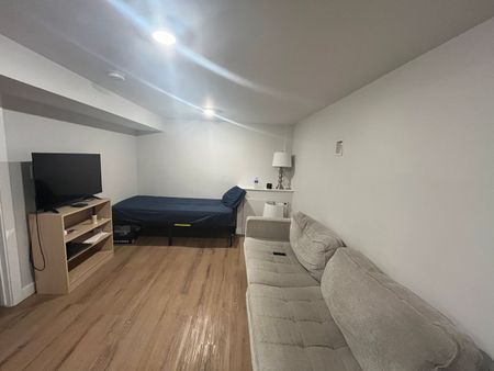 Riversdale - 2 Bedroom Lower Unit - 719B Ave I S - Photo 3