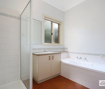 Charming 3-Bedroom Home with Lush Gardens - Photo 5