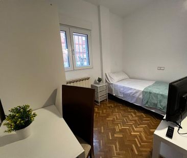 Calle Paredes de Nava, Madrid, Community of Madrid 28017 - Photo 6