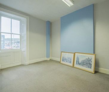 5 bedroom end of terrace house to rent - Photo 1
