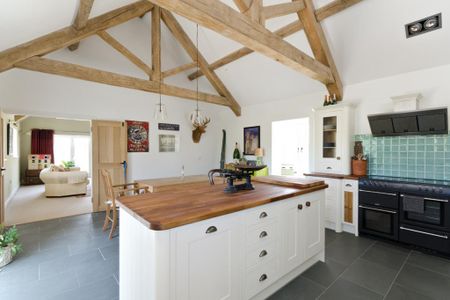 6 bedroom detached house to rent - Photo 5