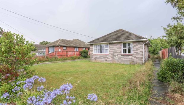 STUDENT ACCOMMODATION - THREE BEDROOM HOUSE + STUDY - Photo 1