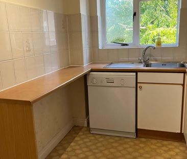 2 Bed Flat, Fleetwood Close, CR0 - Photo 4