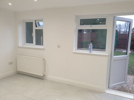 1 bedroom Property to rent - Photo 5