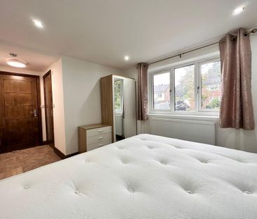 1 bedroom in a house share to rent - Photo 5