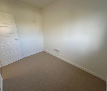 2 bedroom semi-detached bungalow to rent - Photo 2