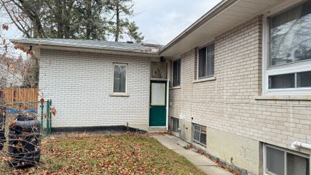 For Lease - 186 Henderson Avenue, Markham, Ontario - Photo 3