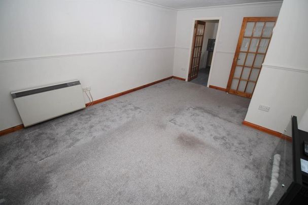 3 bedroom flat to rent - Photo 1
