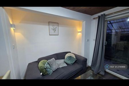 4 bedroom terraced house to rent - Photo 2