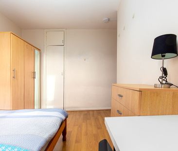 Room in a Shared Flat, Aldgate East, E1 - Photo 1