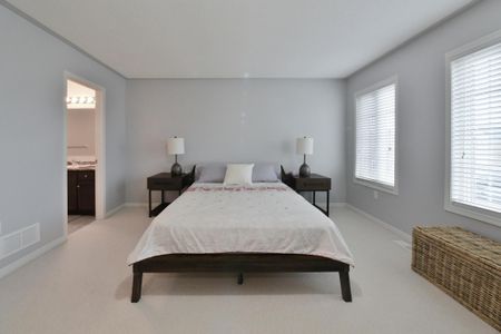 For Lease - 54 Long Street, Bradford West Gwillimbury, Ontario - Photo 3