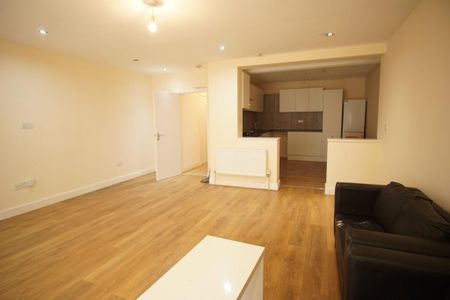 4 bedroom semi-detached house to rent - Photo 5