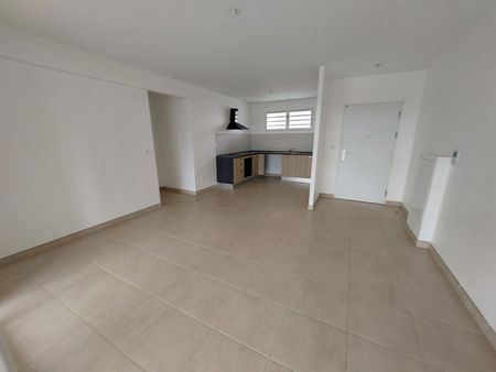 Location appartement 2 pièces, 53.25m², Fort-de-France - Photo 2