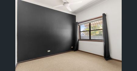 Charming Cottage-Style Home - 6 Month Lease - Photo 4