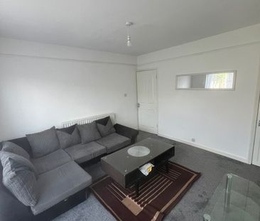 4 Bed Semi-Detached House, Granville Avenue, TW3 - Photo 2