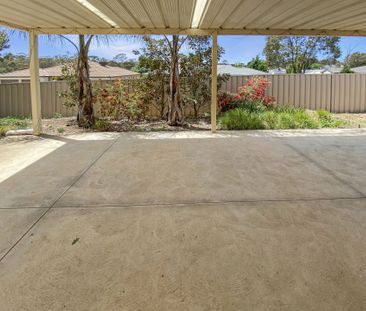 17 Aliza Avenue, California Gully - Photo 4