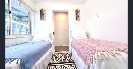 Charming villa offering stress-free life style - Photo 2