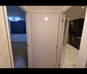 3 Bed Terraced House, Gleneagles Walk, LE4 - Photo 4