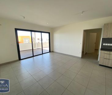 Location Appartement 4 pièces 84m² ST DENIS 97400 - Photo 2