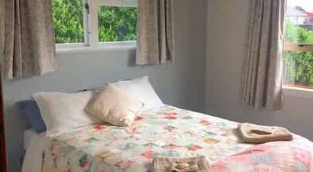 Charming 3BR Family Home in Glengarry - Photo 2