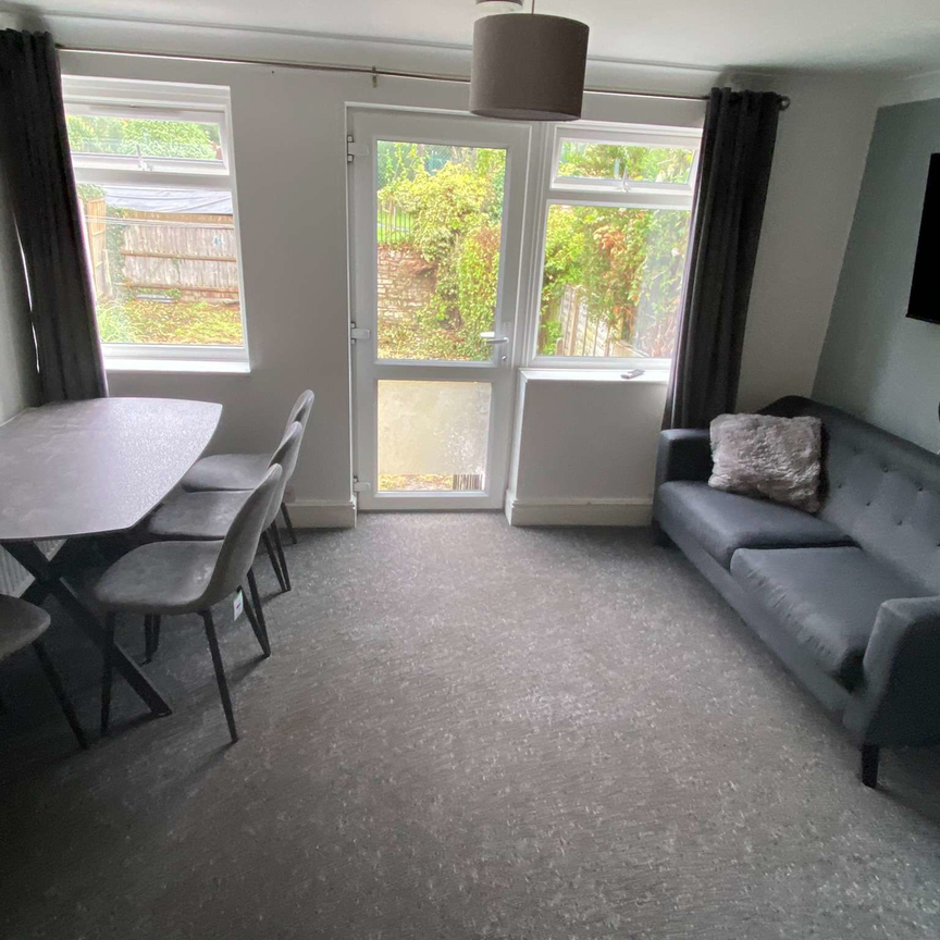 Calvin Road Room 1 - Photo 1