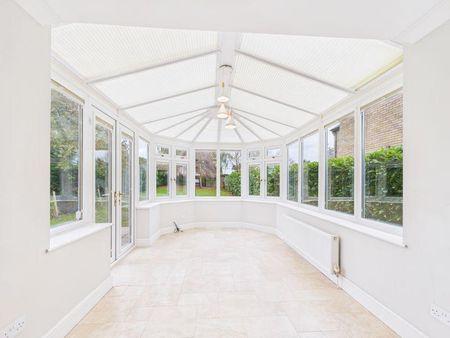 5 bedroom detached house to rent - Photo 3