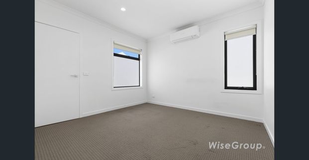 Comfortable & Low-Maintenance Living in Prime Springvale Location!! - Photo 1